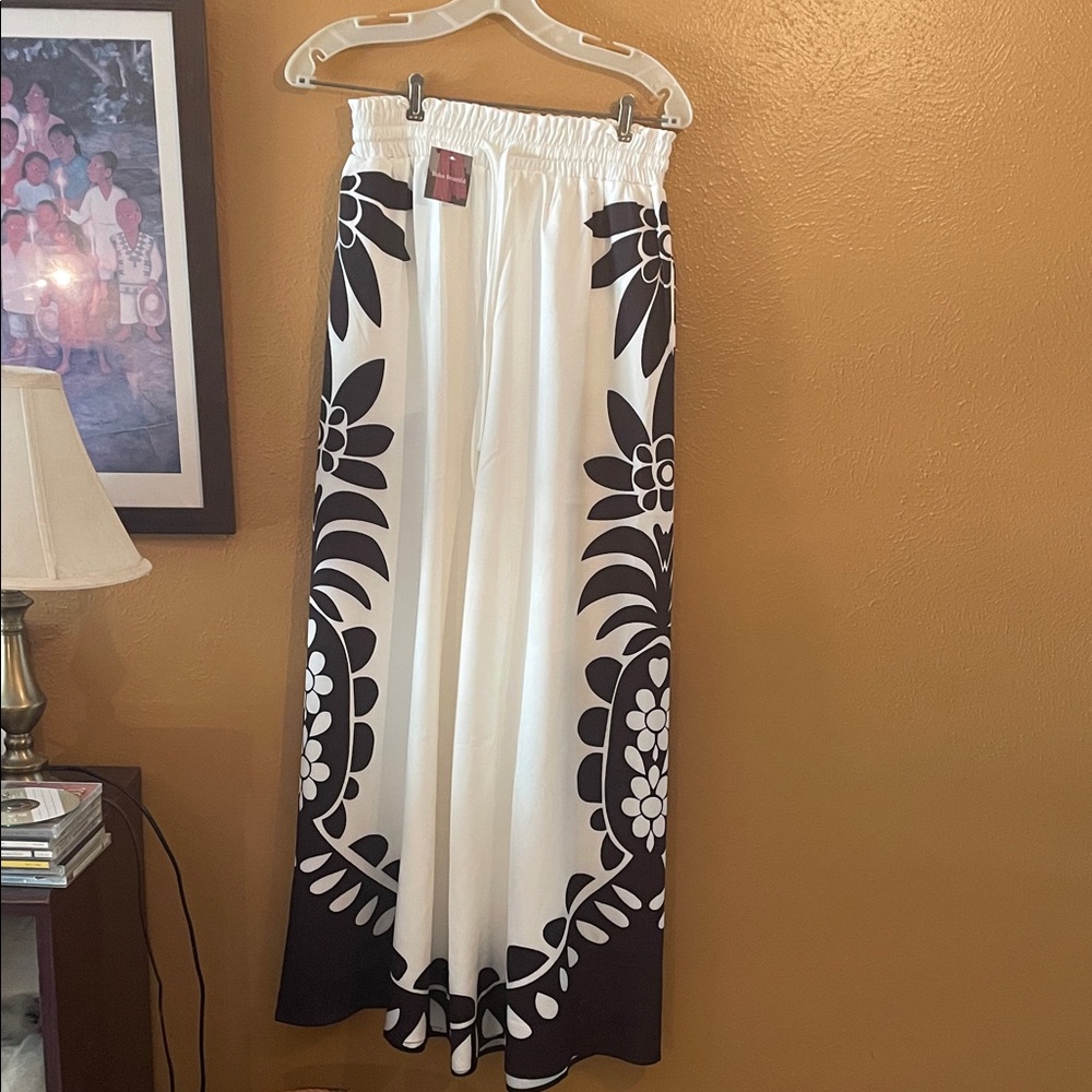 Black and White Floral Women's wide leg pants